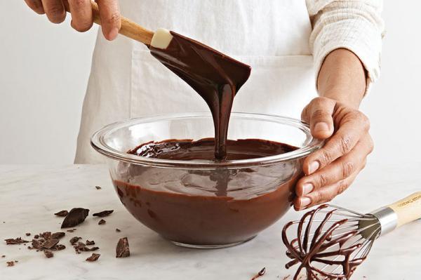 مصرف کرمفیل شکلاتی در تهیه انواع دونات ها